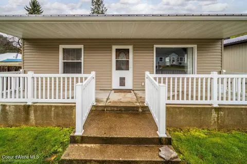Exterior - 105 2nd St, Silverton, ID 83867 photo 4 of 6