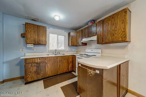 Kitchen - 105 2nd St, Silverton, ID 83867 photo 2 of 5