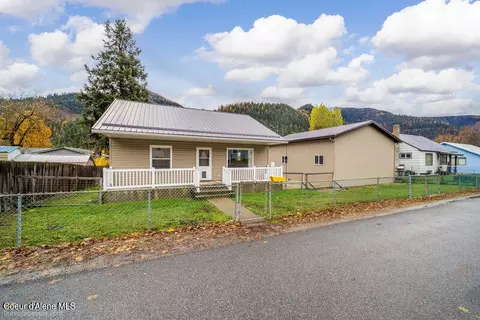 105 2nd St, Silverton, ID 83867