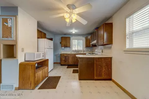 Kitchen - 105 2nd St, Silverton, ID 83867 photo 1 of 5