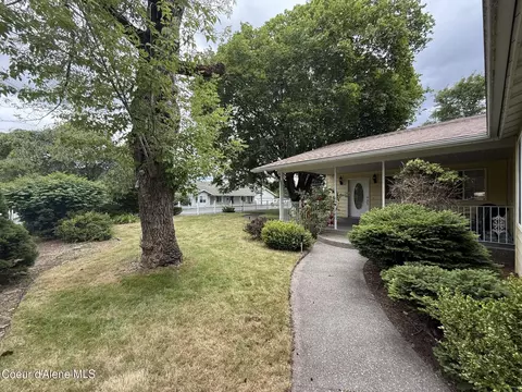 6344 N Colfax St, Dalton Gardens, ID 83815