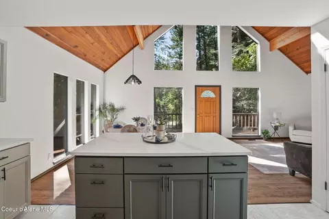 18400 W Holiday Way, Hauser, ID 83854