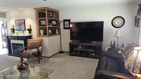 610 S First St, Pinehurst, ID 83850 photo 3