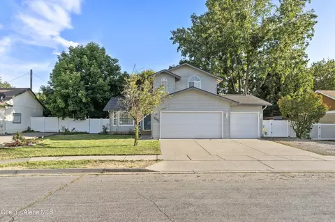 3841 W River Falls Dr, Post Falls, ID 83854