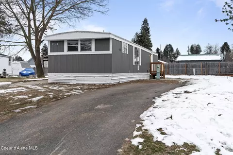 8274 W Meadowbrook Cir, Rathdrum, ID 83858