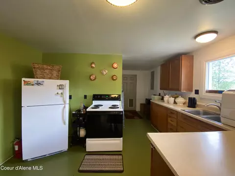 Kitchen - 415 W Brown Ave, Kellogg, ID 83837 photo 7 of 8