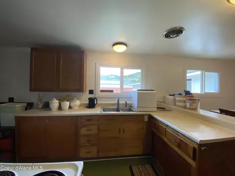 Kitchen - 415 W Brown Ave, Kellogg, ID 83837 photo 5 of 8