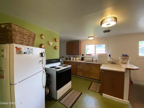 Kitchen - 415 W Brown Ave, Kellogg, ID 83837 photo 4 of 8