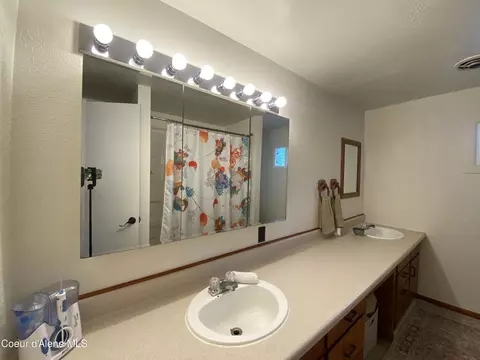 Bath - 415 W Brown Ave, Kellogg, ID 83837 photo 1 of 1