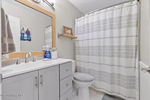 Bath - 3271 E Mountain View Dr, Post Falls, ID 83854 photo 2 of 7