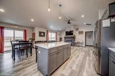 Kitchen - 12175 Gipper Loop, Rathdrum, ID 83858 photo 2 of 3