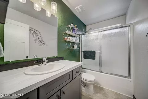 Bath - 12175 Gipper Loop, Rathdrum, ID 83858 photo 2 of 2