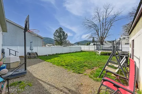 Exterior - 609 Main St, Pinehurst, ID 83850 photo 1 of 4