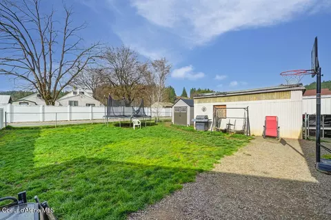 Exterior - 609 Main St, Pinehurst, ID 83850 photo 3 of 4