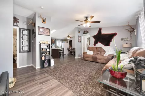 Living - 609 Main St, Pinehurst, ID 83850 photo 1 of 3