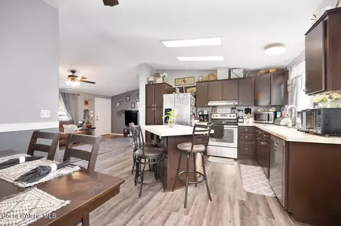 Kitchen - 609 Main St, Pinehurst, ID 83850 photo 4 of 4