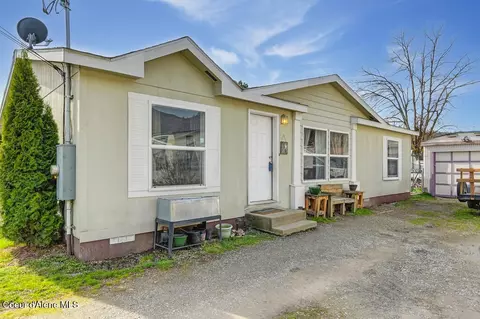 609 Main St, Pinehurst, ID 83850