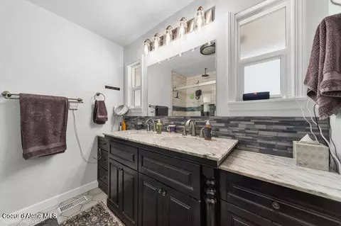 Bath - 516 W Mullan Ave, Kellogg, ID 83837 photo 1 of 4