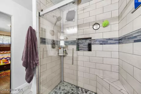 Bath - 516 W Mullan Ave, Kellogg, ID 83837 photo 2 of 4