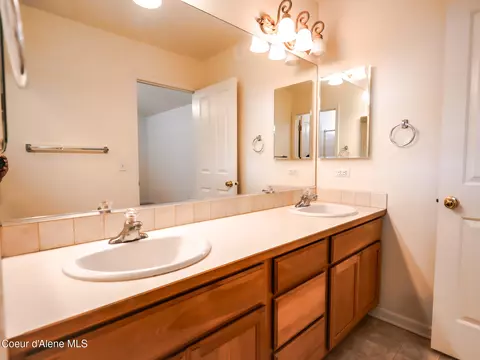 Bath - 9568 N Macie Loop, Hayden, ID 83835 photo 3 of 5
