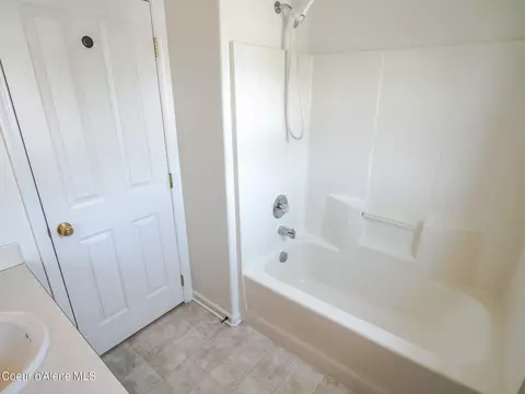 Bath - 9568 N Macie Loop, Hayden, ID 83835 photo 5 of 5