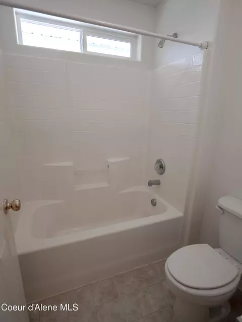 Bath - 9568 N Macie Loop, Hayden, ID 83835 photo 2 of 5