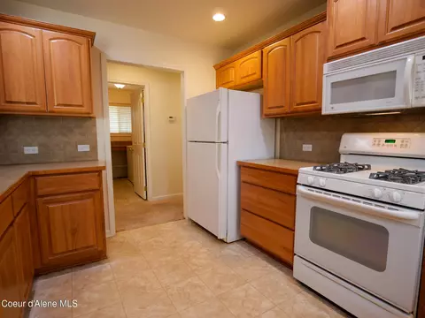 Kitchen - 9568 N Macie Loop, Hayden, ID 83835 photo 4 of 5