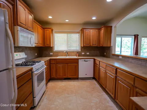 Kitchen - 9568 N Macie Loop, Hayden, ID 83835 photo 2 of 5