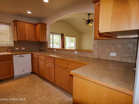 Kitchen - 9568 N Macie Loop, Hayden, ID 83835 photo 3 of 5