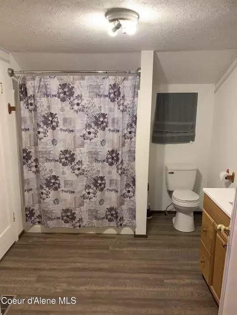 Bath - 610 Second St, Kellogg, ID 83837 photo 2 of 2