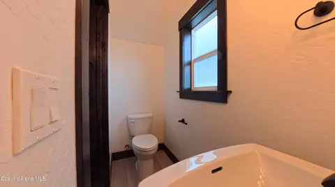 Bath - 206 E Lobo Loop, Hayden, ID 83835 photo 1 of 3