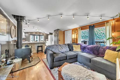 Living - 18077 E Highway 54, Bayview, ID 83803 photo 1 of 2