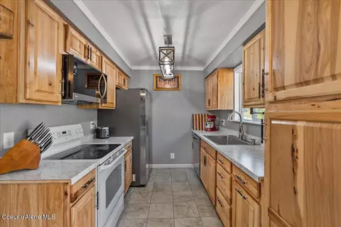 Kitchen - 306 Cameron Dr, Osburn, ID 83849 photo 2 of 5