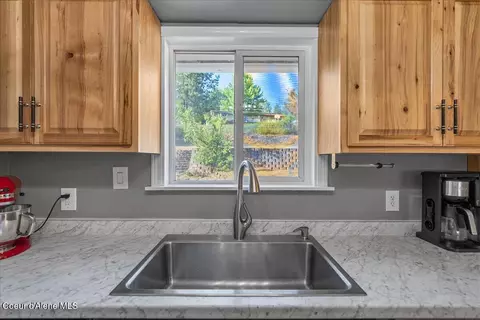 Kitchen - 306 Cameron Dr, Osburn, ID 83849 photo 3 of 5