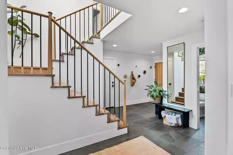 Entry Way - 478 Oden Bay Dr, Sandpoint, ID 83864 photo 2 of 9