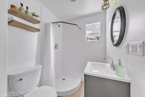 Bath - 219 E 4th St S, Oldtown, ID 83822 photo 1 of 2
