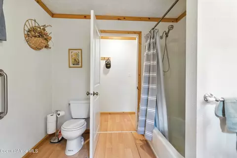Bath - 633 Old Mill Rd, Sandpoint, ID 83864 photo 1 of 2