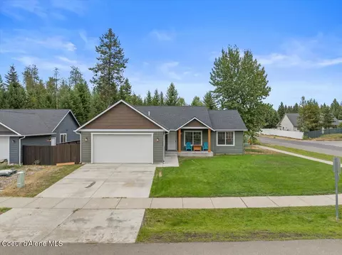 5733 Fredrick Lp, Spirit Lake, ID 83869