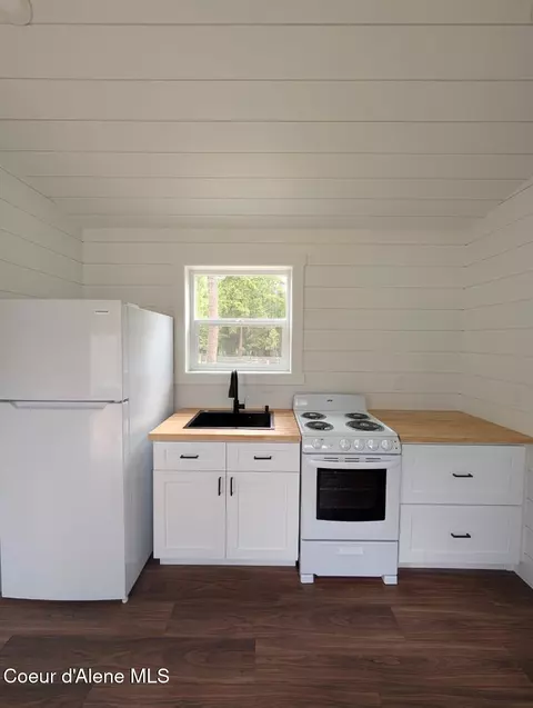 1 Valley View Ln, Bonners Ferry, ID 83805