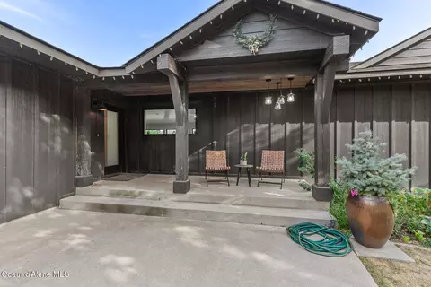 16155 N Buckhorn Rd, Hayden, ID 83835