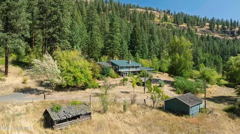1133 Goosehaven Rd, Saint Maries, ID 83861