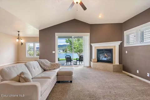 Living - 14319 N Pristine Cir, Rathdrum, ID 83858 photo 2 of 3
