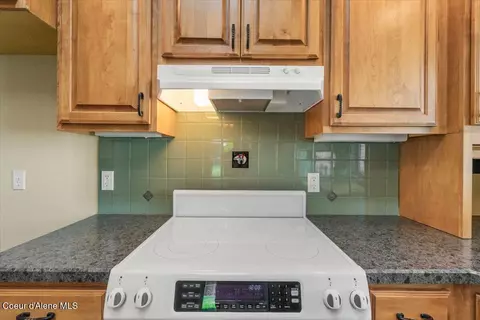 Kitchen - 224 W Frontier Trl, Post Falls, ID 83854 photo 3 of 4