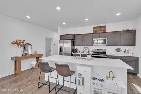 Kitchen - 5138 E Antares Ln, Post Falls, ID 83854 photo 4 of 4