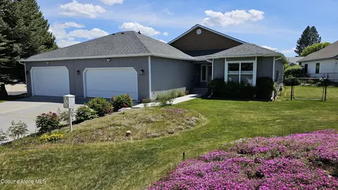 1232 W Woodlawn Dr, Hayden, ID 83835
