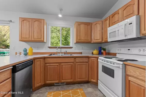 Kitchen - 2505 N Sparrow Loop, Post Falls, ID 83854 photo 2 of 3