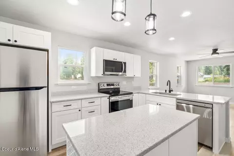 Kitchen - 403 F St, Plummer, ID 83851 photo 3 of 3