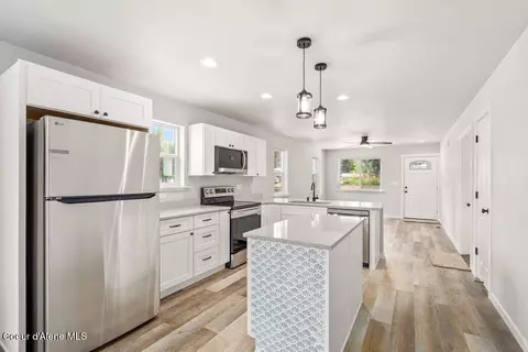Kitchen - 403 F St, Plummer, ID 83851 photo 2 of 3