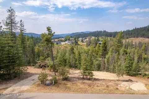 122 Blazing Saddle Ct, Pinehurst, ID 83850
