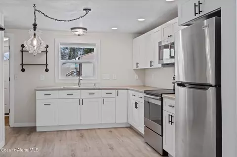 Kitchen - 21 Main Ave, Wallace, ID 83873 photo 1 of 2